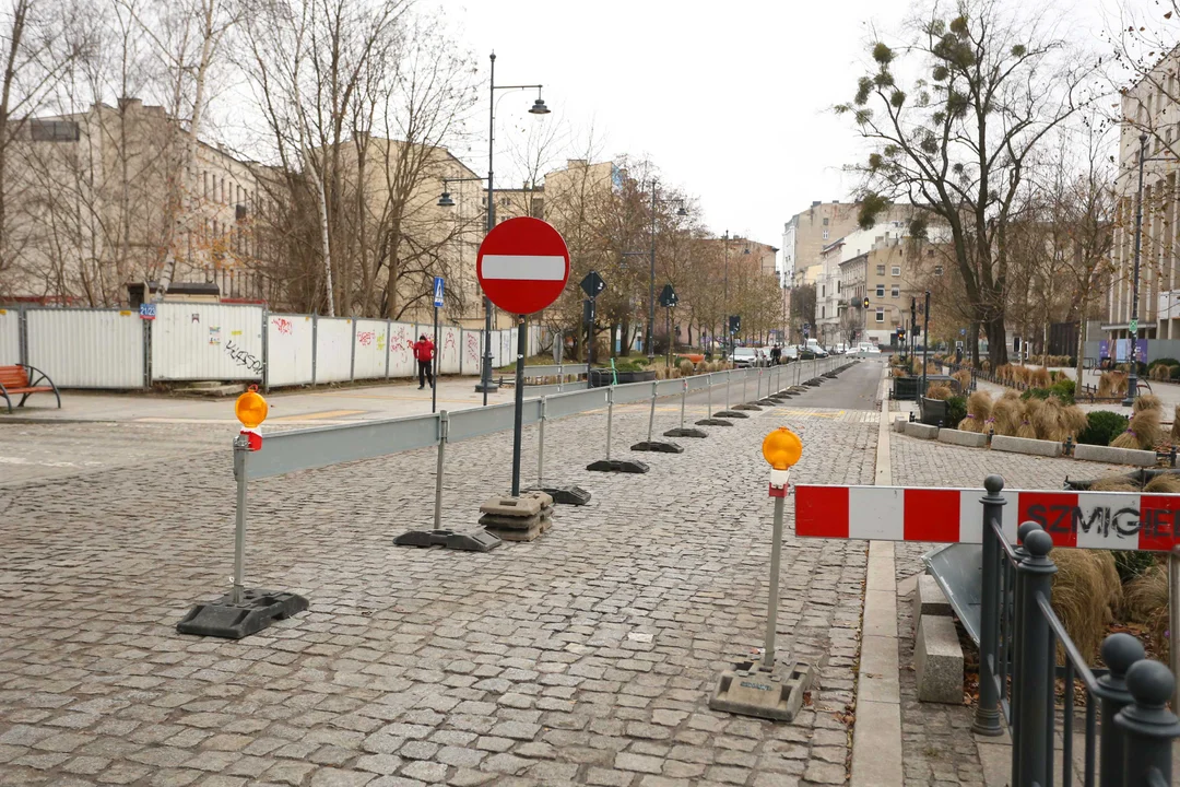 Kolej Dużych Prędkości pod Łodzią. Wprowadzono zmianę organizację ruchu dla kierowców w centrum miasta. Sprawdź, do kiedy potrwają te utrudnienia [ZDJĘCIA] - Zdjęcie główne