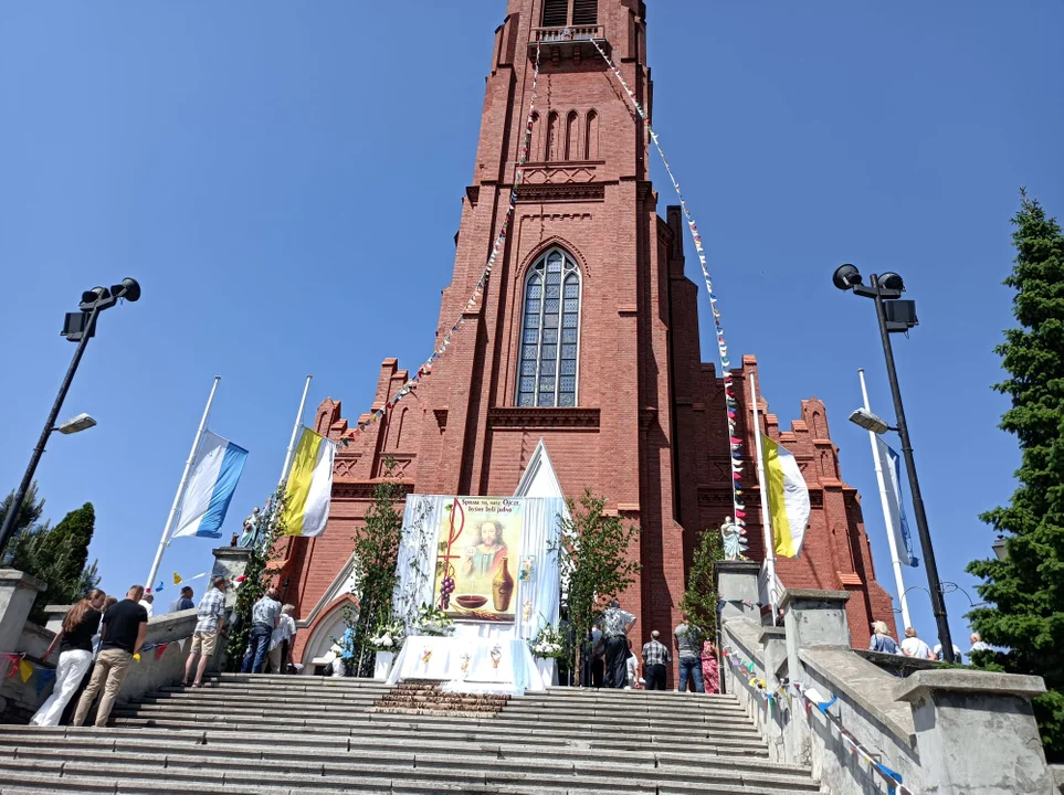 Ulicami Zgierza przeszły procesje Bożego Ciała.