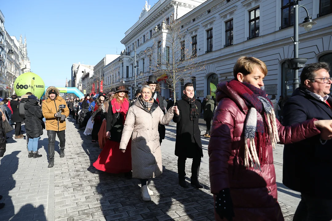 Polonez dla Łodzi. Maturzyści zatańczyli na Piotrkowskiej