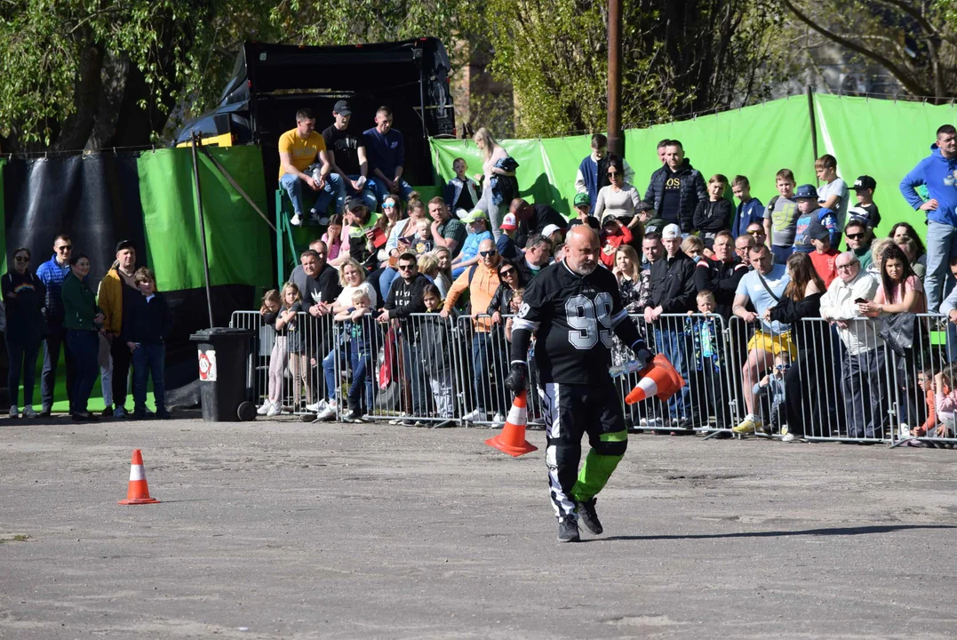 Giganty na czterech kołach zrobiły duże show! Widowiskowy pokaz monster trucków