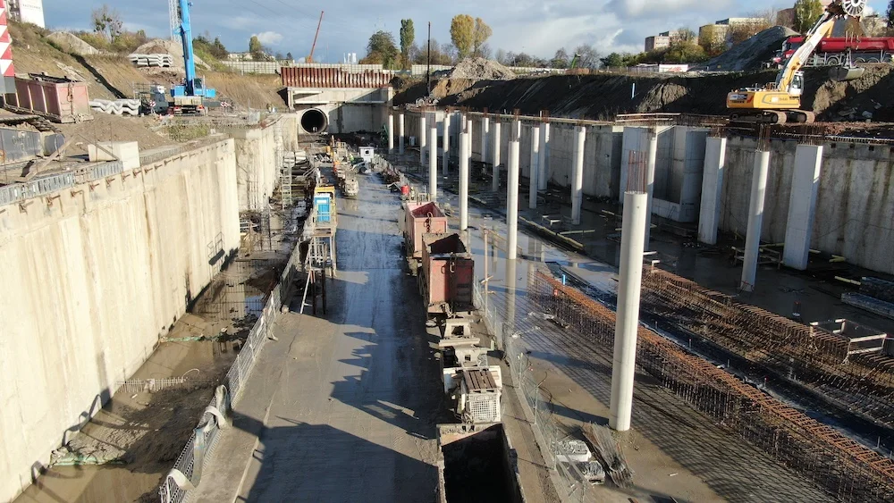 Budowa tunelu kolejowego pod Łodzią - stan na listopad 2023 r.