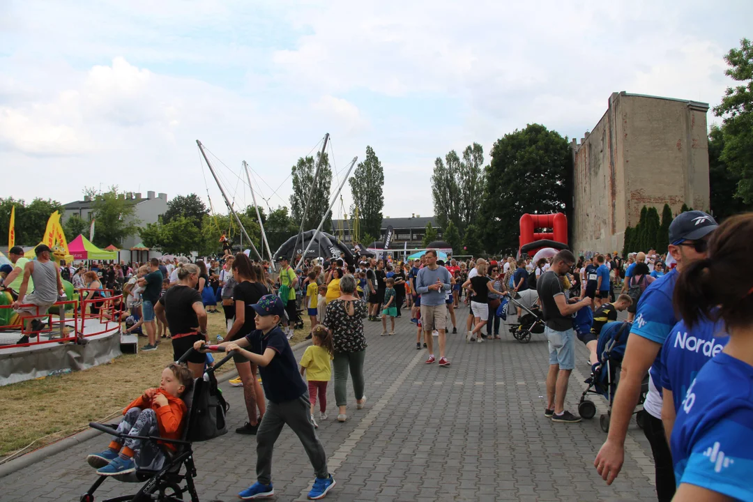 Piknik rodzinny fundacji „Daj piątaka na dzieciaka” na Bałutach