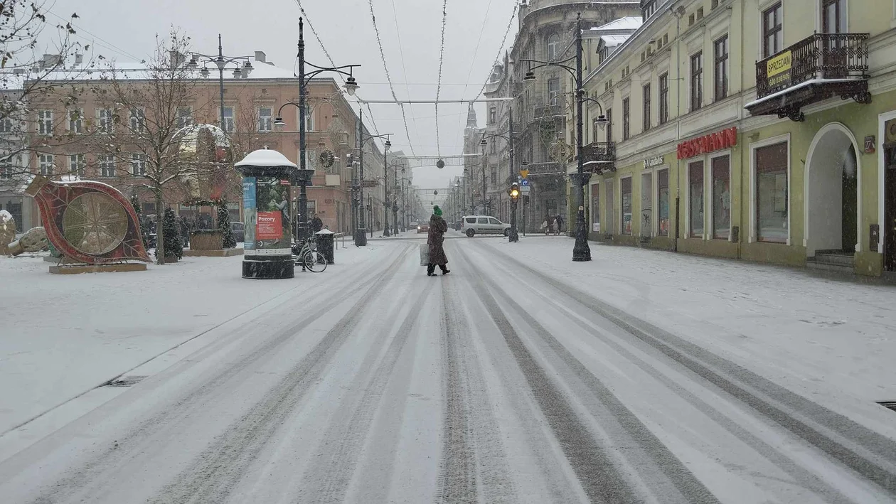 Biały początek weekendu w Łodzi - 9.12.2023 r.