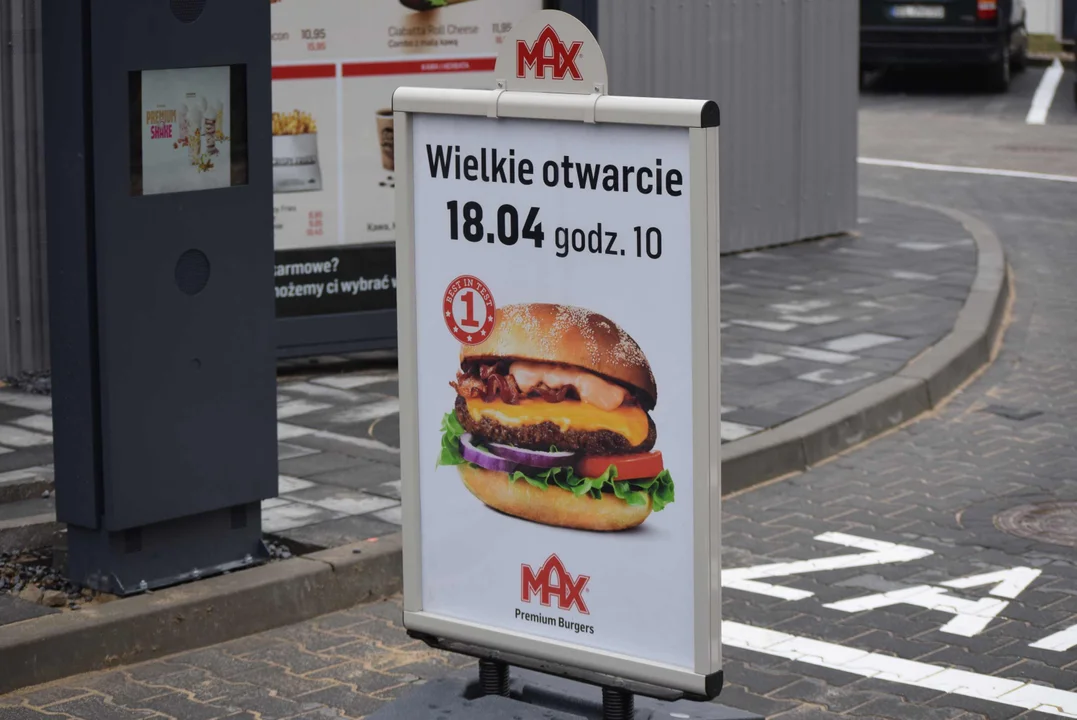 Tłumy łodzian na otwarciu restauracji MAX Premium Burgers. Tego jeszcze w Łodzi nie było [ZOBACZ ZDJĘCIA]