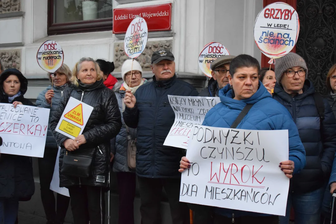 Protest lokatorów pod Urzędem Miasta Łodzi