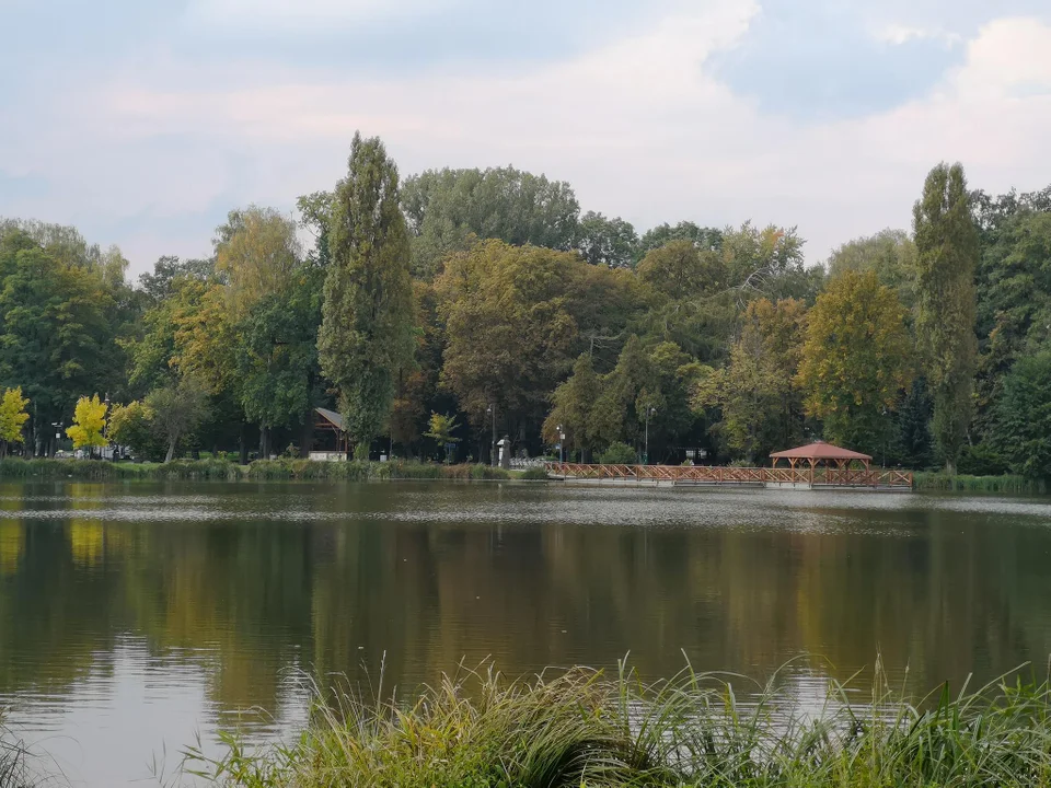 Pierwsze oznaki jesieni w zgierskim parku - zobacz zdjęcia!