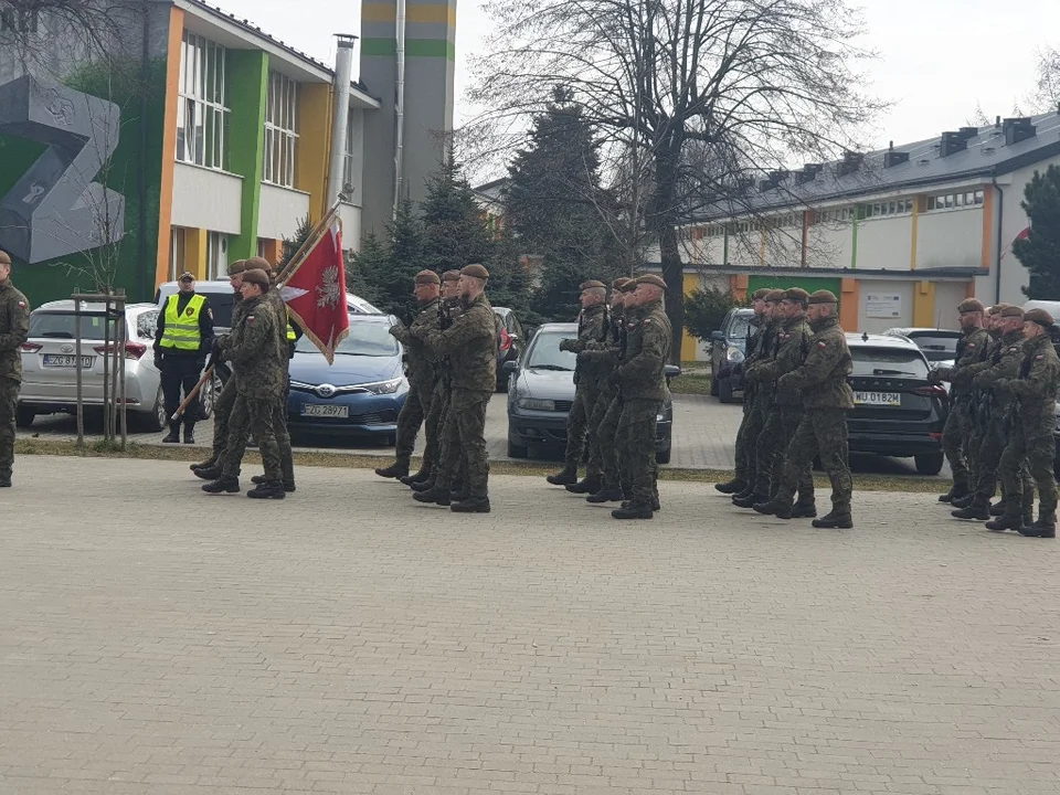 Obchody Zbrodni Zgierskiej na placu Stu straconych [zdjęcia]