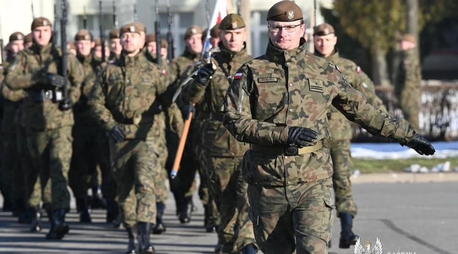 Jest odznaczony za męstwo i odwagę. Został dowódcą Obrony Terytorialnej w woj. łódzkim - Zdjęcie główne