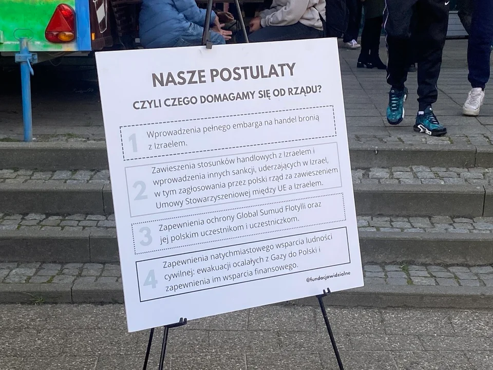Kilkaset osób pod Manhattanem w geście solidarności z Gazą
