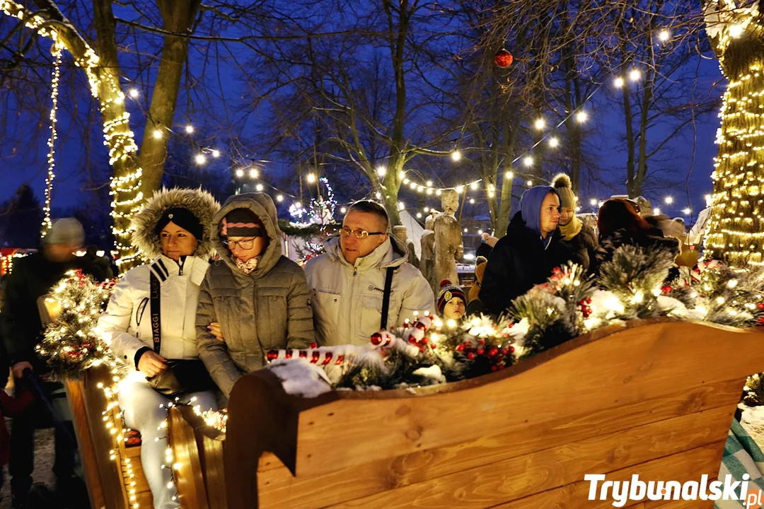 Jarmark Bożonarodzeniowy 2023 w Sulejowie. Tłumy mieszkańców i magia świąt