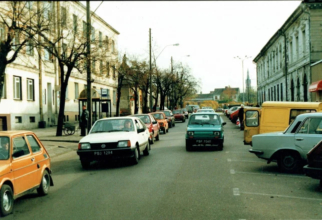 Nie tylko maluch. Czym jeździło się po kutnowskich drogach w latach 90.? [ZDJĘCIA] - Zdjęcie główne