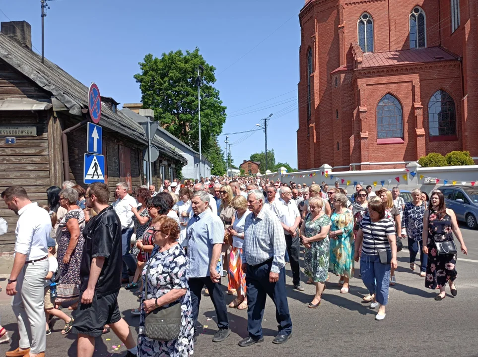 Ulicami Zgierza przeszły procesje Bożego Ciała.