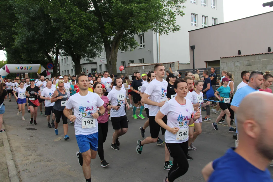 Piknik rodzinny fundacji „Daj piątaka na dzieciaka” na Bałutach