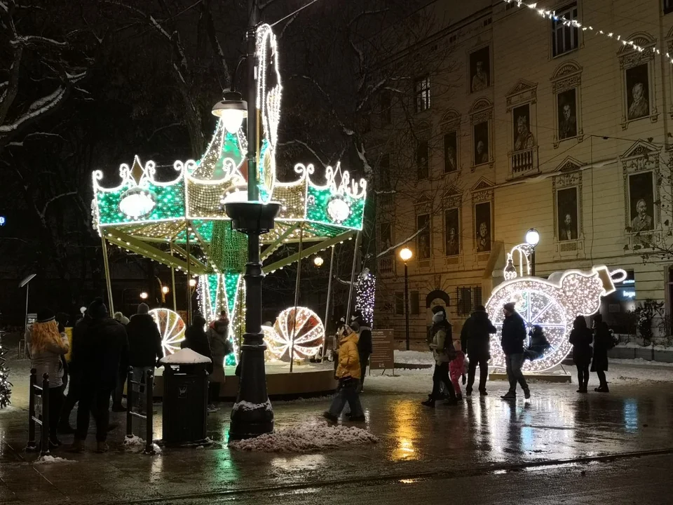 Świąteczna iluminacja na Piotrkowskiej