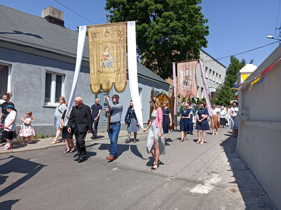 Ulicami Zgierza przeszły procesje Bożego Ciała.