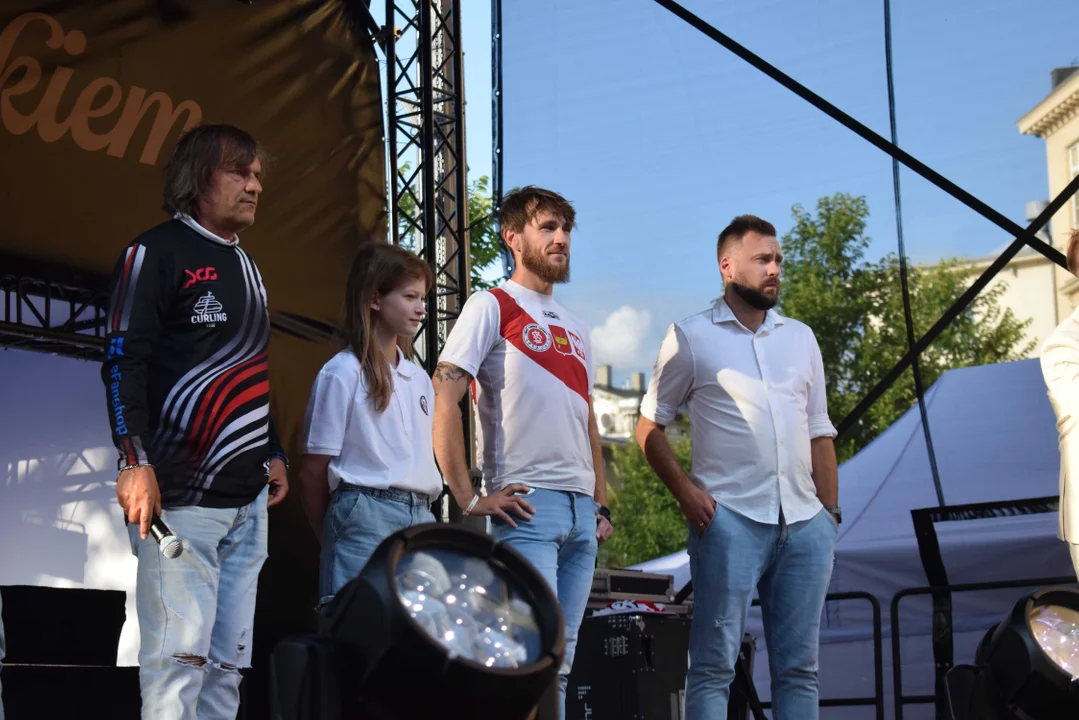 Prezentacja drużyny ŁKS-u na placu Wolności