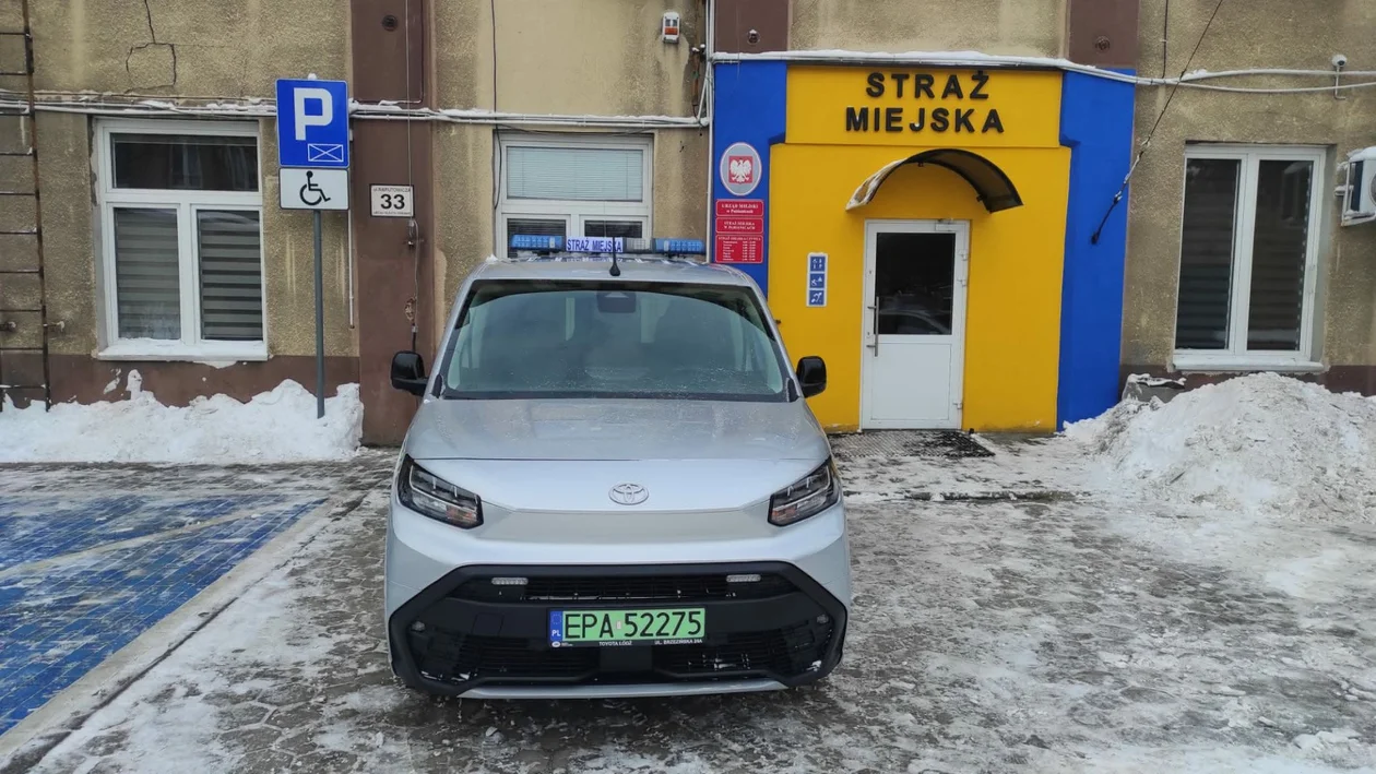 Takiego wozu w Pabianicach jeszcze nie było. Jeździ bez benzyny! [FOTO] - Zdjęcie główne