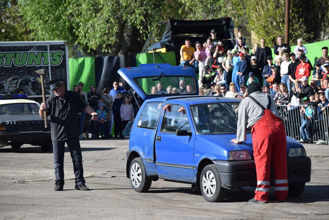 Giganty na czterech kołach zrobiły duże show! Widowiskowy pokaz monster trucków