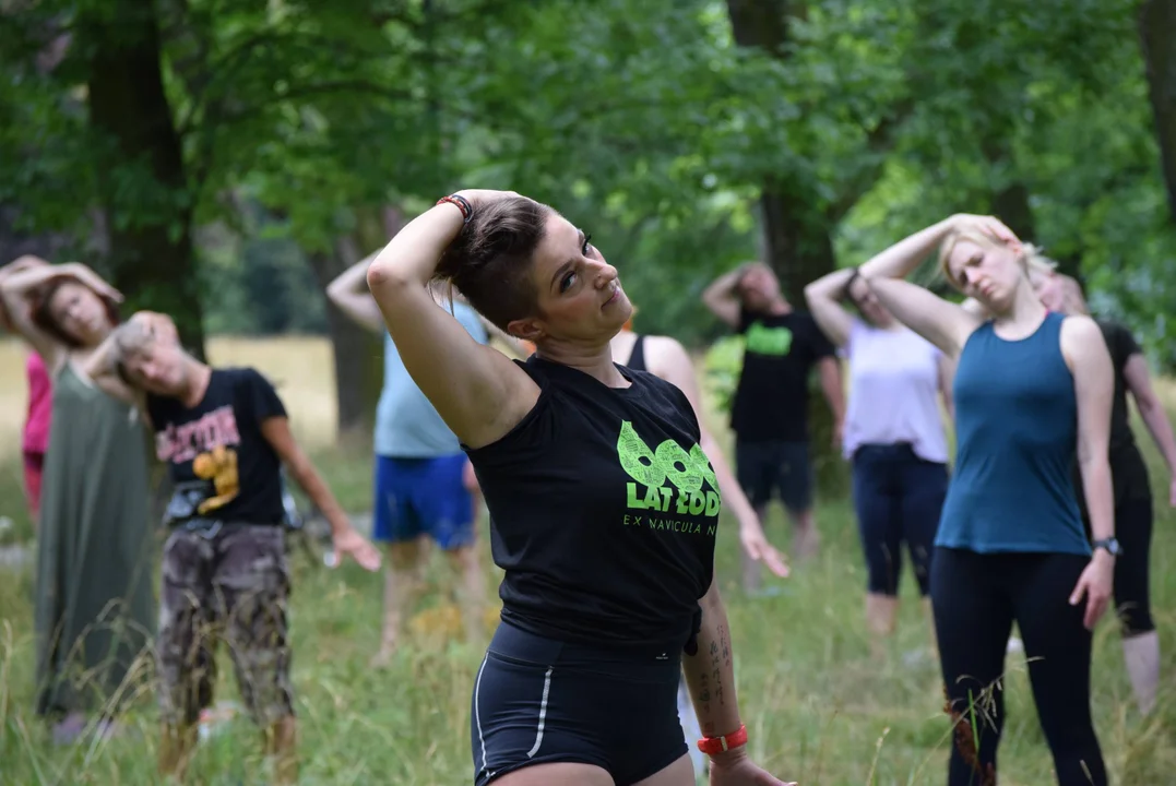 Joga w parku na Zdrowiu