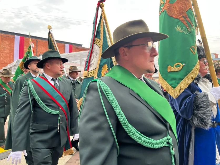 Obchody Święta Niepodległości w Łodzi na rynku Manufaktury