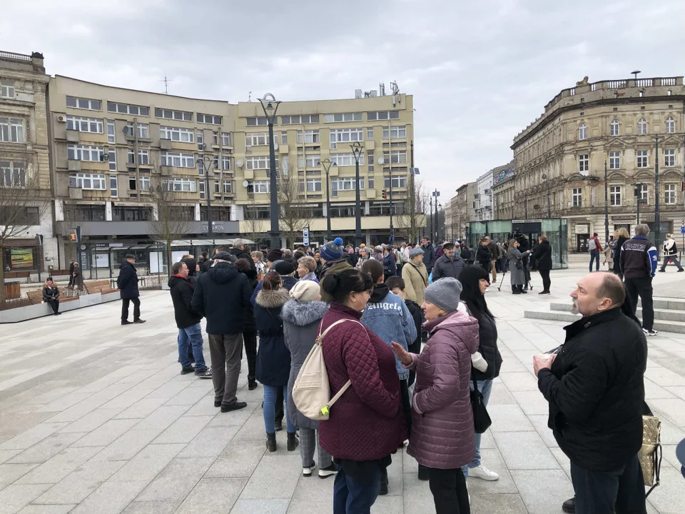 Długo wyczekiwany moment. Tłumy na otwarciu placu Wolności w Łodzi [ZDJECIA] - Zdjęcie główne