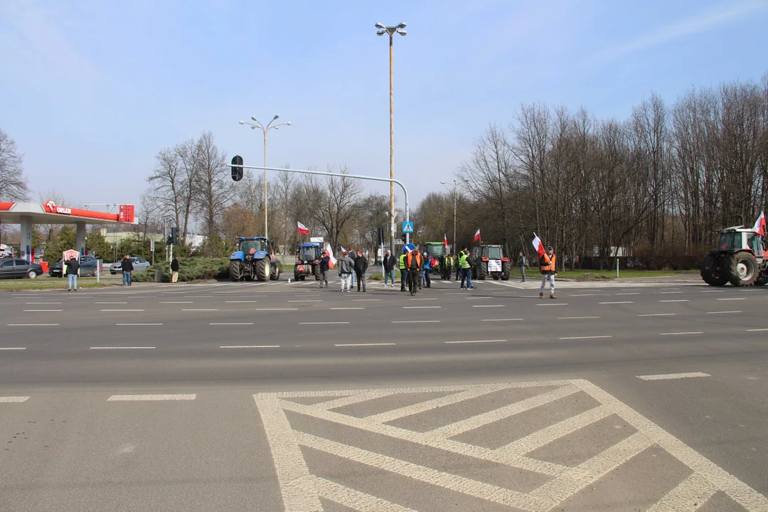 Protest rolników w Łodzi - skrzyżowanie Aleksandrowska/Szczecińska