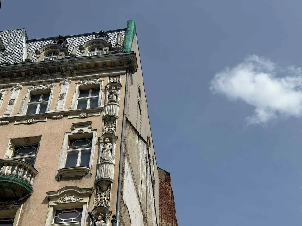Pustą przestrzeń przy ul. Piotrkowskiej zapełni Kamienica Konesera