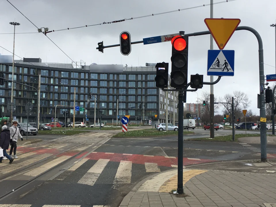 Zmiany dla podróżnych MPK Łódź na rondzie Solidarności. Będzie nowy przystanek