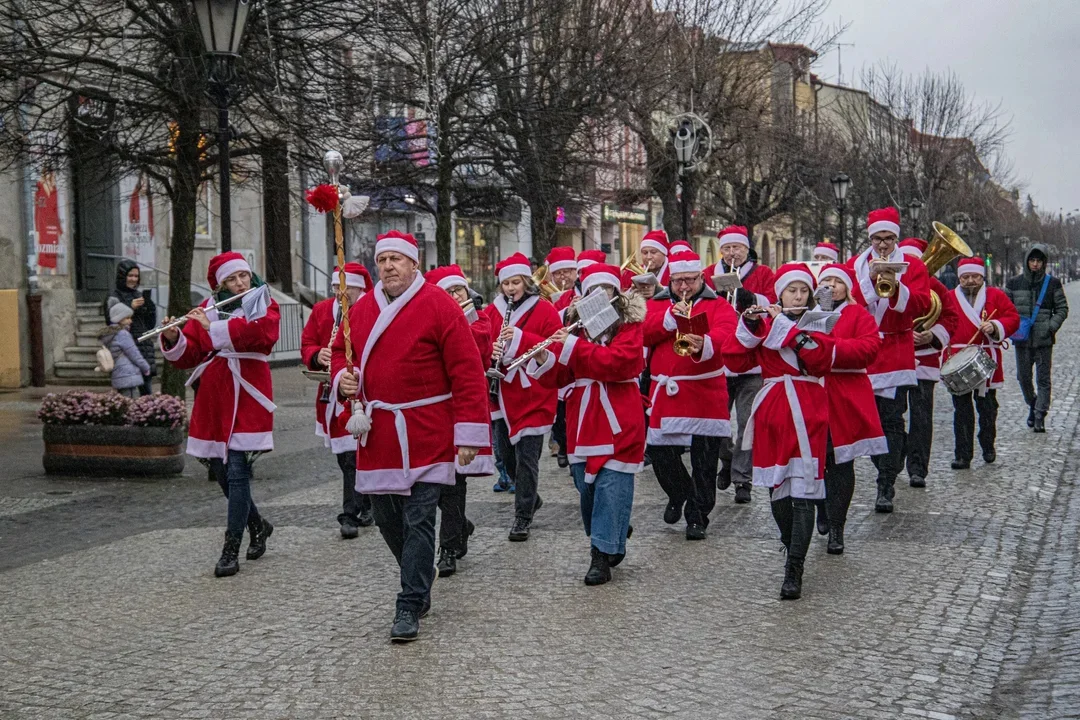 Tak świąteczne iluminacje i wigilia miejska wyglądały w minionym roku (2021)