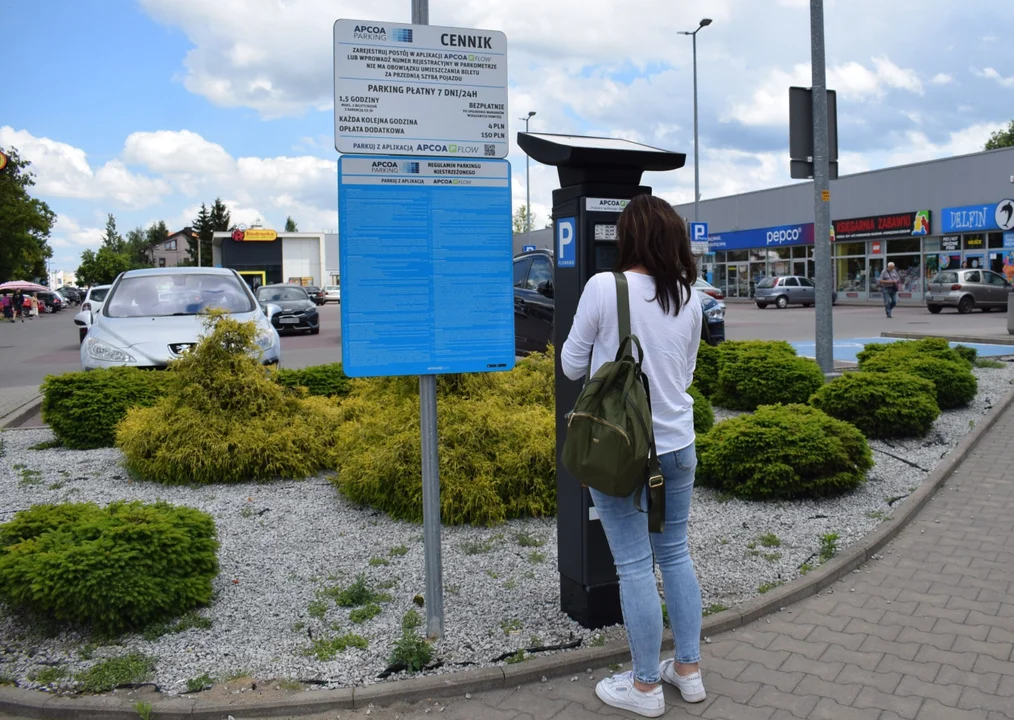 Płatny parking przy centrum handlowo-usługowym w Zgierzu