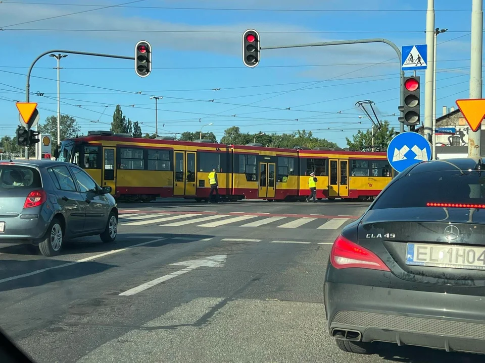 Dwie ważne łódzkie ulice zablokowane. Miasto stoi w korku - Zdjęcie główne