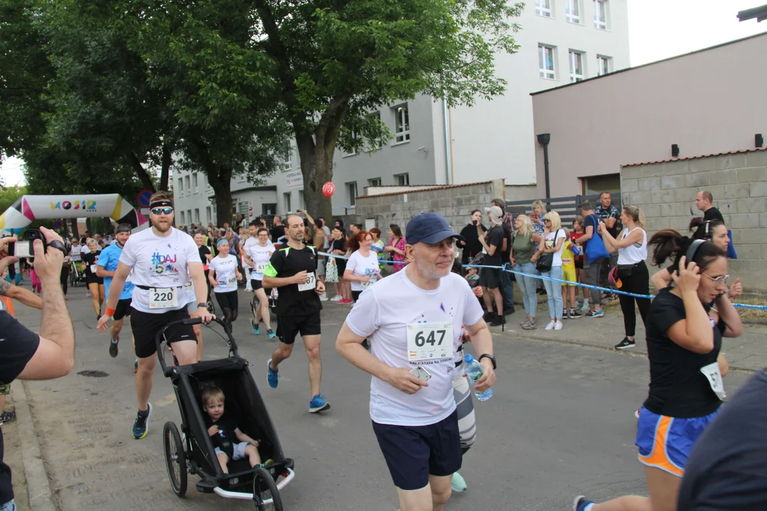 Piknik rodzinny fundacji „Daj piątaka na dzieciaka” na Bałutach