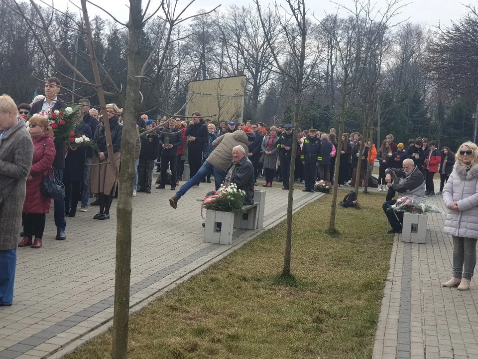 Obchody Zbrodni Zgierskiej na placu Stu straconych [zdjęcia]