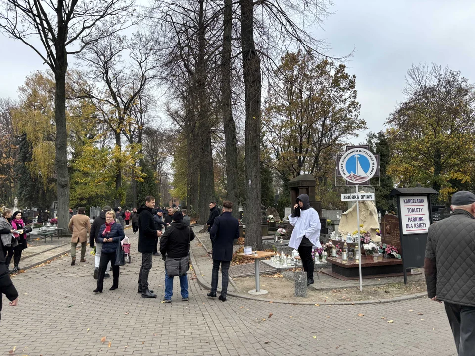 Stary Cmentarz w Łodzi podczas Wszystkich Świętych 2024