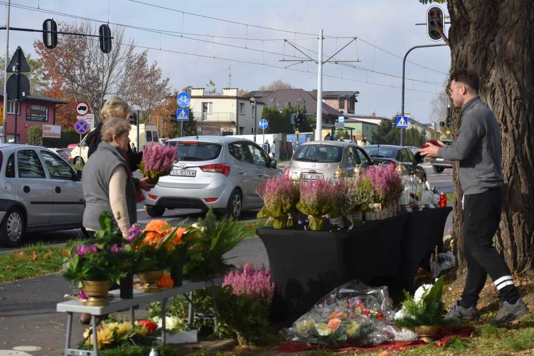 Łodzianie przygotowują groby bliskich do Wszystkich Świętych