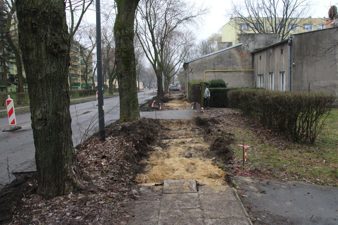 Utrudnienia dla pieszych i podróżnych MPK Łódź na Lutomierskiej