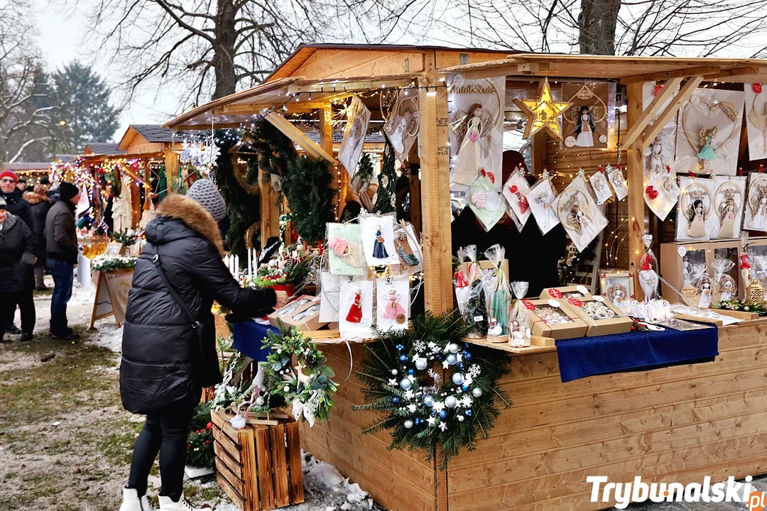 Jarmark Bożonarodzeniowy 2023 w Sulejowie. Tłumy mieszkańców i magia świąt