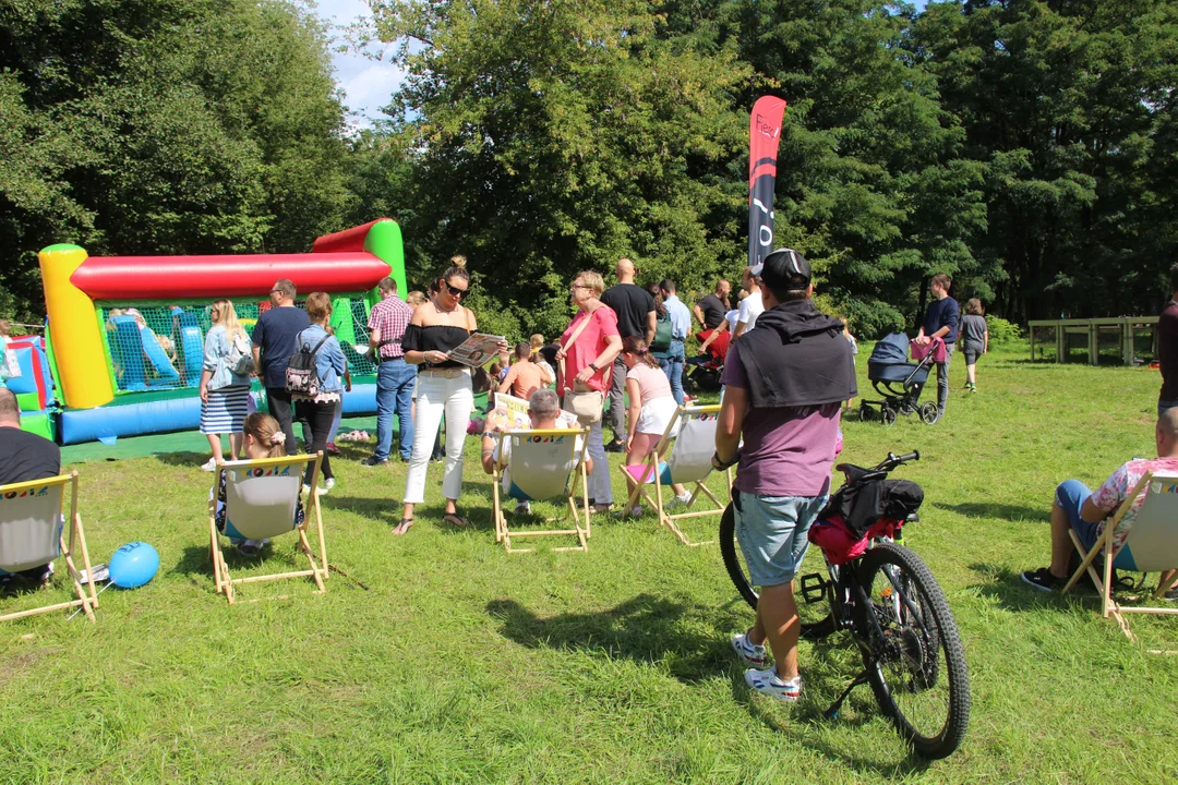 Piknik rodzinny w parku na Młynku w Łodzi