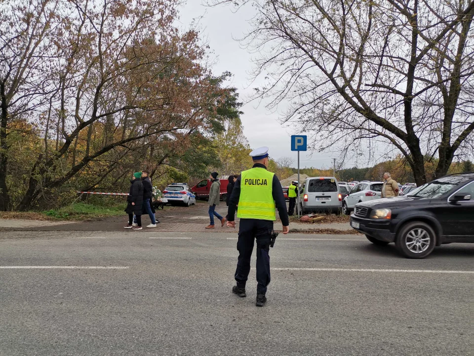 Dzień Wszystkich Świętych na cmentarzu komunalnym w Zgierzu