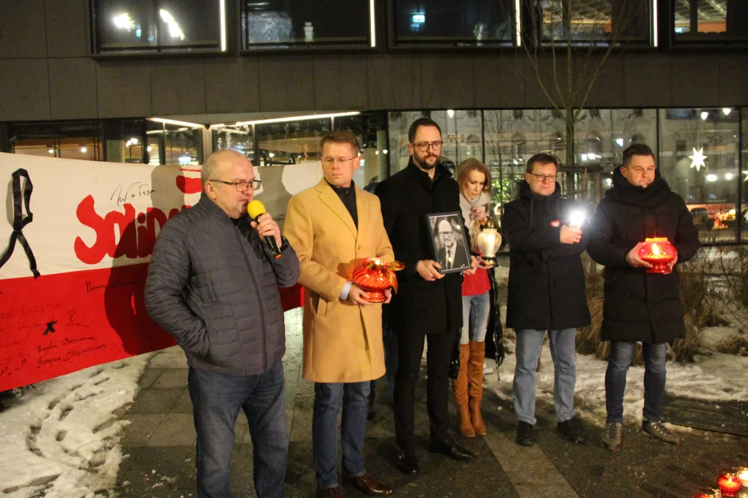 Piąta rocznica śmierci Pawła Adamowicza na pl. Wielkiej Orkiestry Świątecznej Pomocy w Łodzi