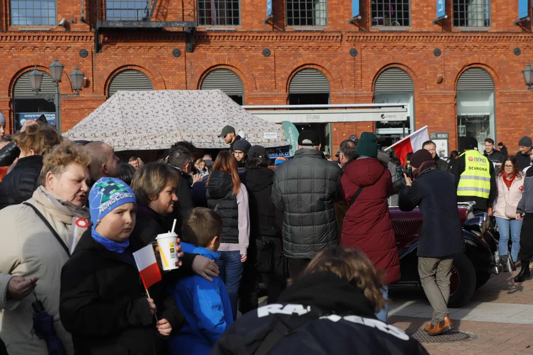 Święto Niepodległości przed Manufakturą