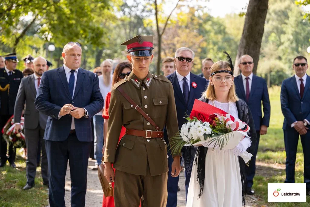 Uczcili pamięć bohaterów Bitwy Warszawskiej. Przypomnieli historię Stefana i Nelly [FOTO] - Zdjęcie główne