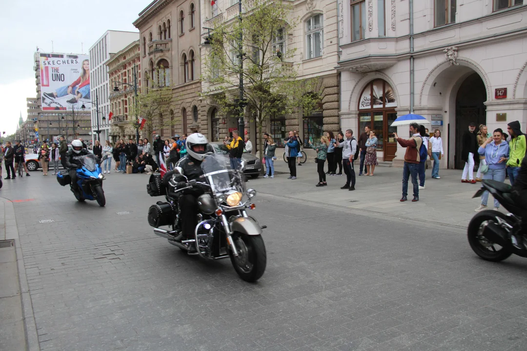 Wielka parada motocyklowa na ulicy Piotrkowskiej w Łodzi