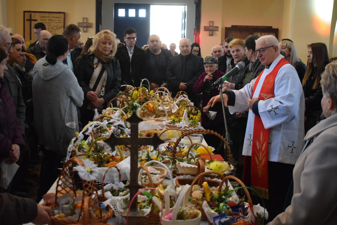 Święcenie pokarmów w Wielką Sobotę. Zobacz, jak mieszkańcy udekorowali koszyczki wielkanocne [ZDJĘCIA] - Zdjęcie główne