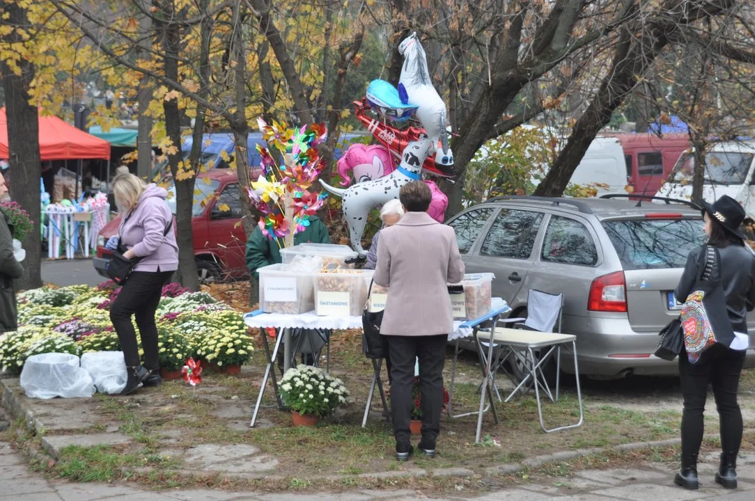 Kramy pod łódzkimi cmentarzami