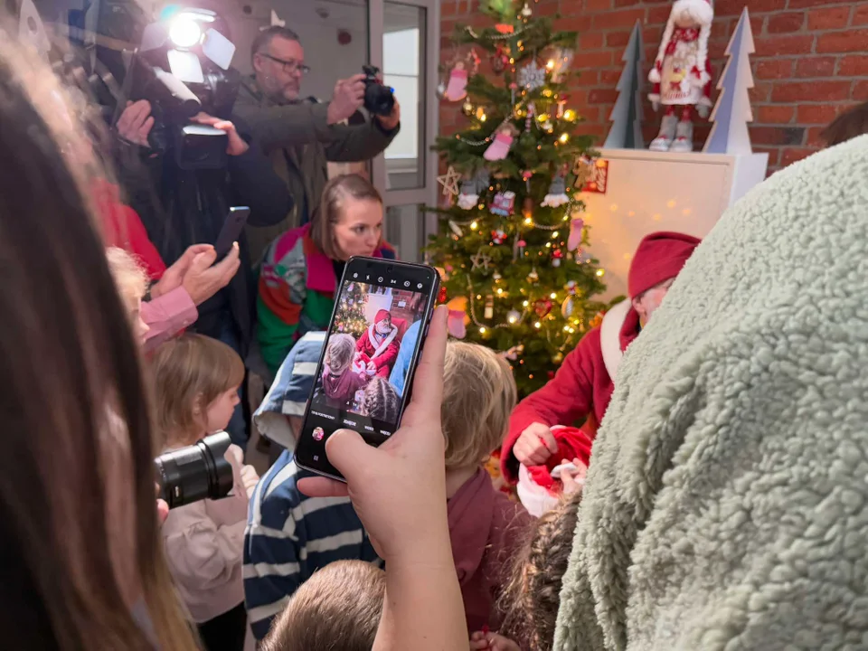 Święty Mikołaj w Łodzi. Jednym z punktów trasy Gwiazdora Szpital Pediatryczny im. Janusza Korczaka w Łodzi