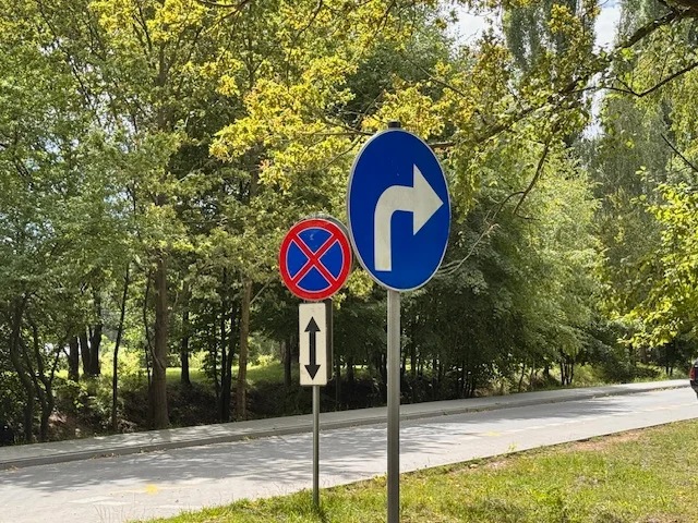 Remont mostka i nowe znaki na Malince