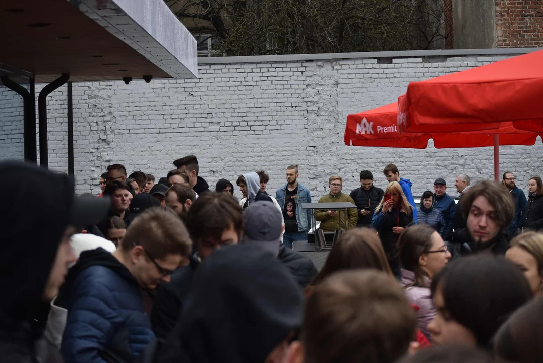 Tłumy łodzian na otwarciu restauracji MAX Premium Burgers. Tego jeszcze w Łodzi nie było [ZOBACZ ZDJĘCIA]