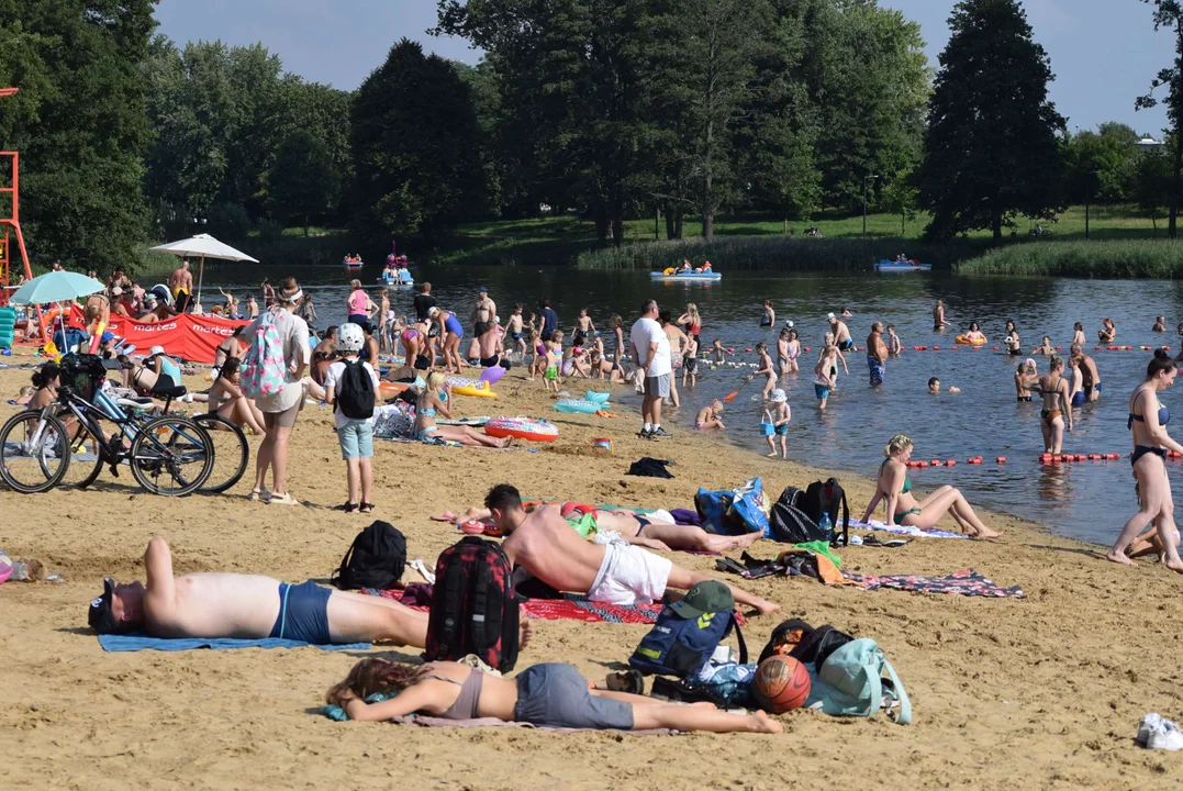 Łodzianie wypoczywają na Stawach Jana