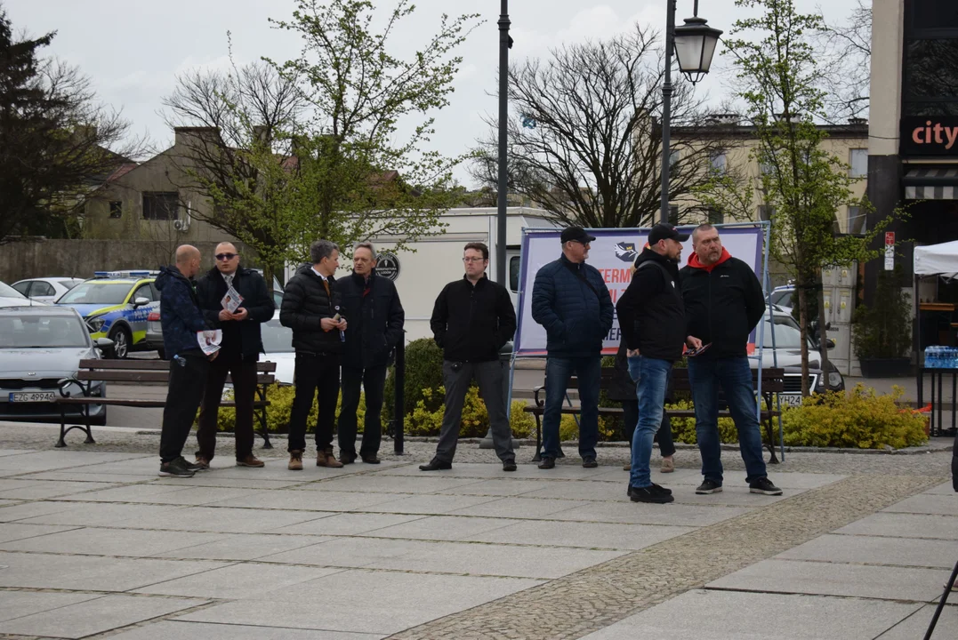 Konferencja na placu Kilińskiego w Zgierzu